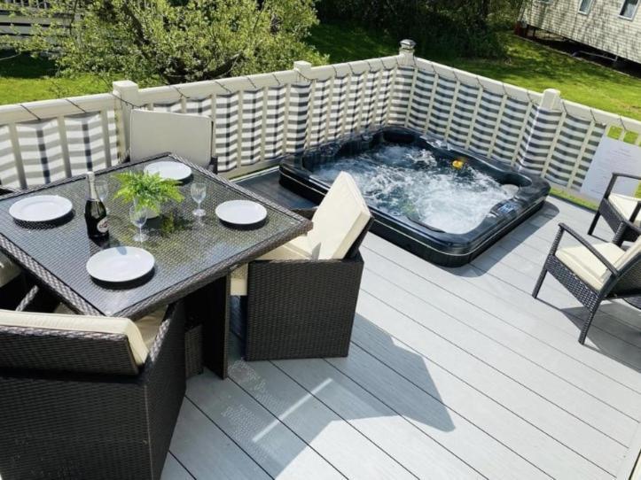 태터셜 Prime Location & Luxurious Hot Tub 빌라 외부 사진